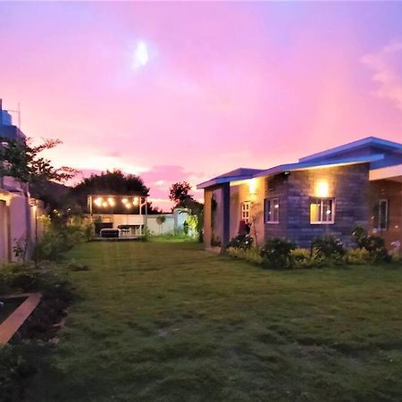 Nine Hill Villa - 2Bhk Private Villa With Pool Ουνταϊπούρ Εξωτερικό φωτογραφία
