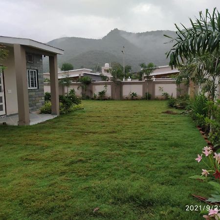 Nine Hill Villa - 2Bhk Private Villa With Pool Ουνταϊπούρ Εξωτερικό φωτογραφία