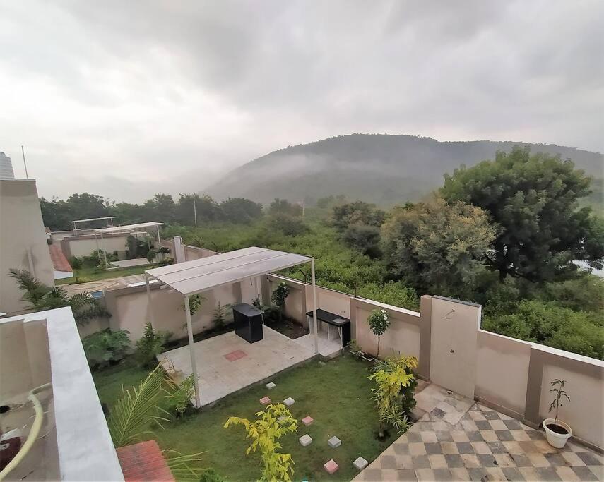 Nine Hill Villa - 2Bhk Private Villa With Pool Ουνταϊπούρ Εξωτερικό φωτογραφία