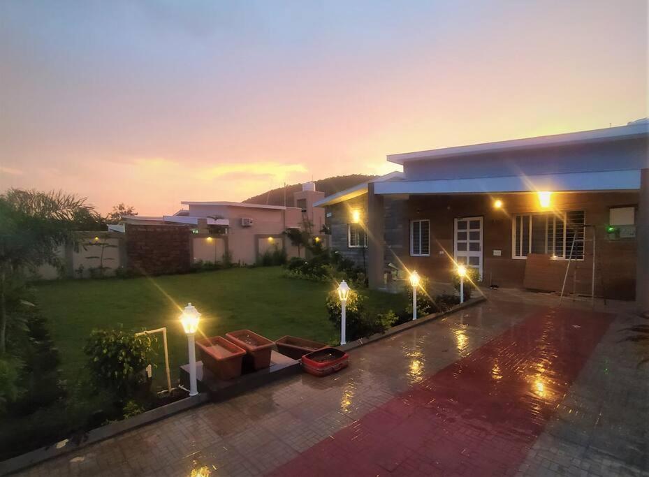 Nine Hill Villa - 2Bhk Private Villa With Pool Ουνταϊπούρ Εξωτερικό φωτογραφία
