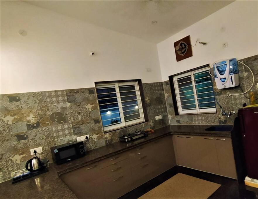 Nine Hill Villa - 2Bhk Private Villa With Pool Ουνταϊπούρ Εξωτερικό φωτογραφία