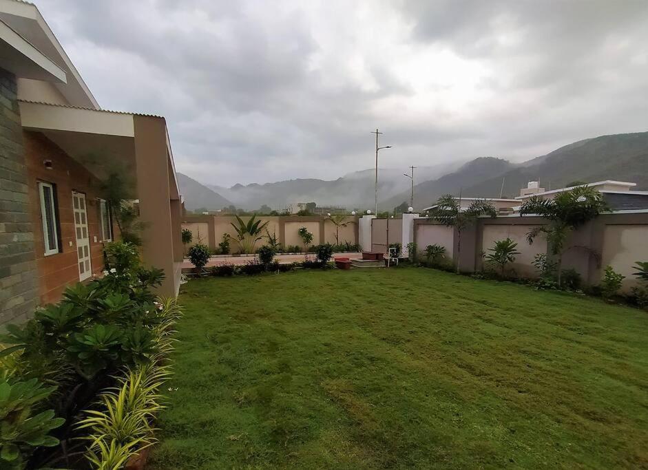 Nine Hill Villa - 2Bhk Private Villa With Pool Ουνταϊπούρ Εξωτερικό φωτογραφία