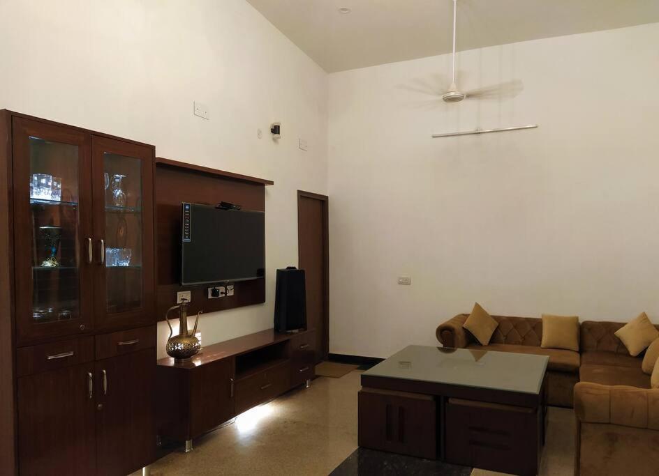 Nine Hill Villa - 2Bhk Private Villa With Pool Ουνταϊπούρ Εξωτερικό φωτογραφία