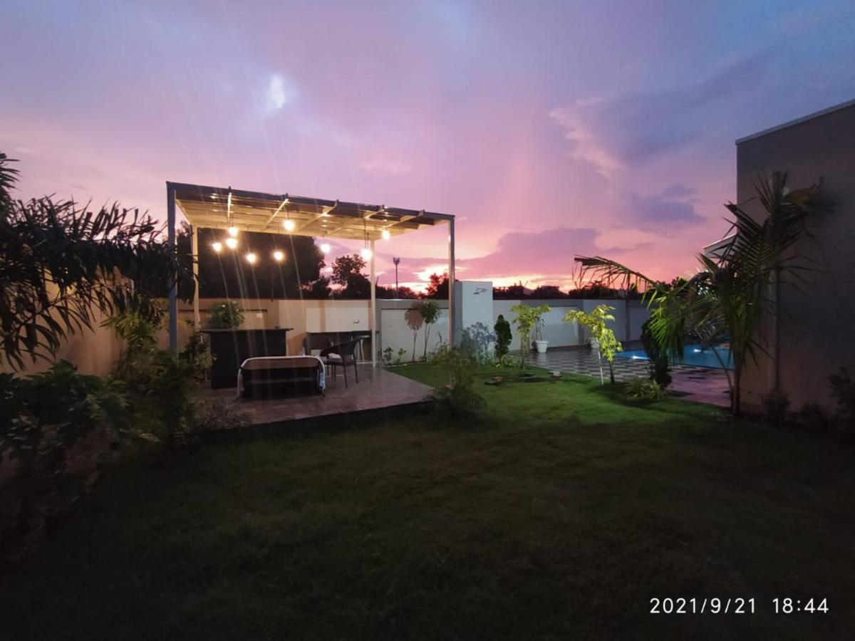 Nine Hill Villa - 2Bhk Private Villa With Pool Ουνταϊπούρ Εξωτερικό φωτογραφία