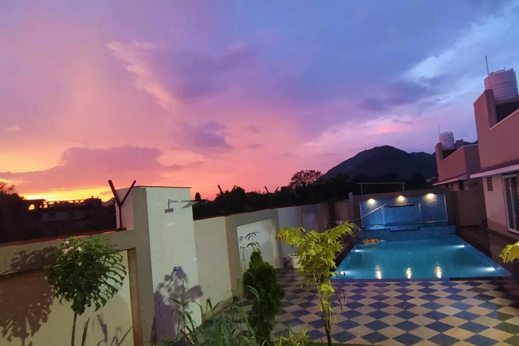 Nine Hill Villa - 2Bhk Private Villa With Pool Ουνταϊπούρ Εξωτερικό φωτογραφία
