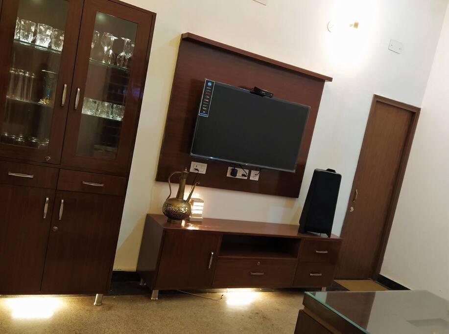 Nine Hill Villa - 2Bhk Private Villa With Pool Ουνταϊπούρ Εξωτερικό φωτογραφία