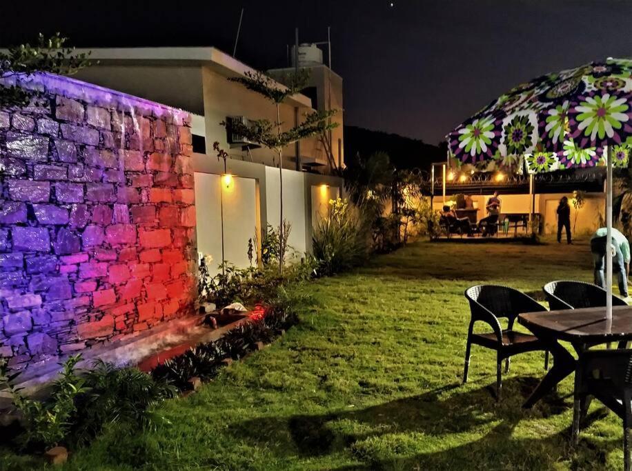 Nine Hill Villa - 2Bhk Private Villa With Pool Ουνταϊπούρ Εξωτερικό φωτογραφία