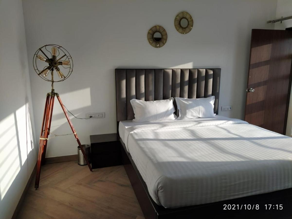 Nine Hill Villa - 2Bhk Private Villa With Pool Ουνταϊπούρ Εξωτερικό φωτογραφία