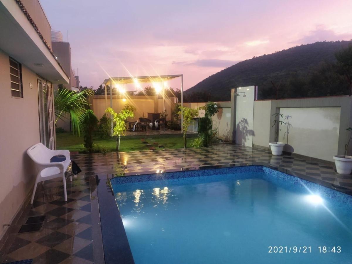 Nine Hill Villa - 2Bhk Private Villa With Pool Ουνταϊπούρ Εξωτερικό φωτογραφία