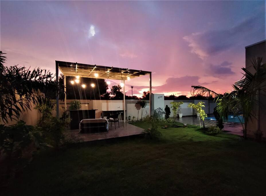Nine Hill Villa - 2Bhk Private Villa With Pool Ουνταϊπούρ Εξωτερικό φωτογραφία