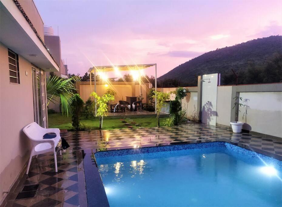 Nine Hill Villa - 2Bhk Private Villa With Pool Ουνταϊπούρ Εξωτερικό φωτογραφία