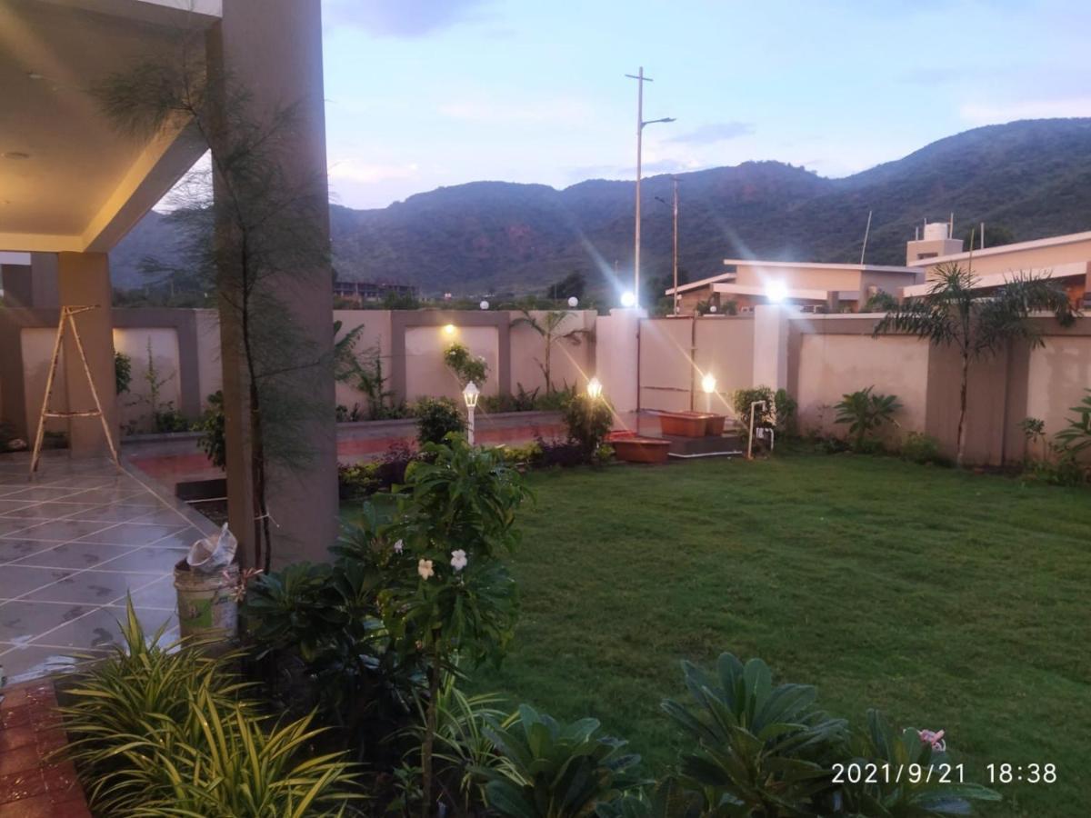 Nine Hill Villa - 2Bhk Private Villa With Pool Ουνταϊπούρ Εξωτερικό φωτογραφία